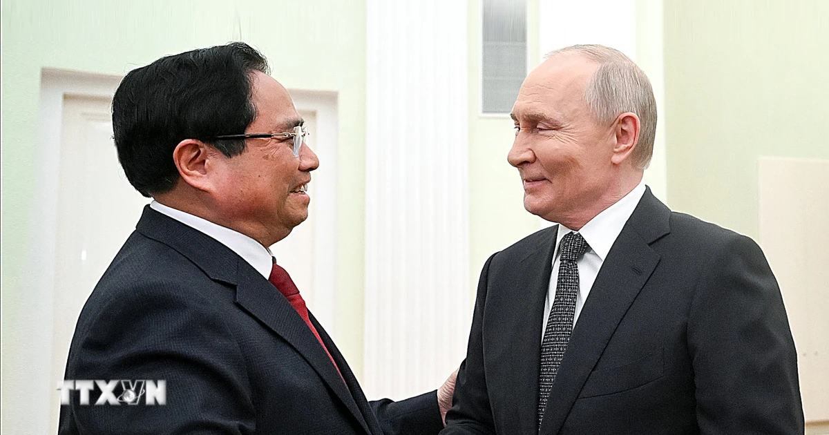 tong thong putin giao bo ngoai giao nga xem xet mien thi thuc cho cong dan viet nam