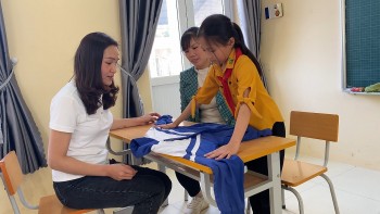 childfund mang den nhieu doi thay tich cuc cho co be khuyet tat vung cao