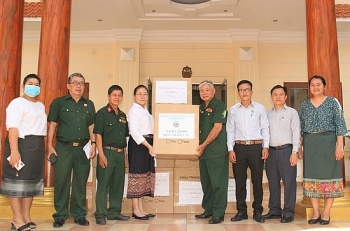 hoi huu nghi viet nam thai lan tinh dong nai trao tang 15000 khau trang ho tro nguoi dan thai lan