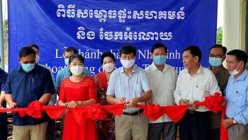 Khánh thành Nhà sinh hoạt cộng đồng cho bà con gốc Việt tỉnh Kampot (Campuchia)