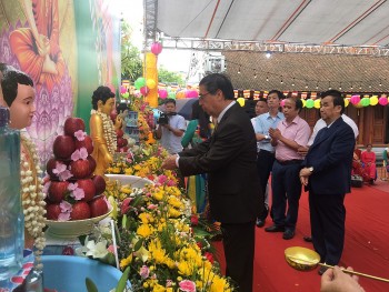 hoi lien lac voi nguoi viet nam o nuoc ngoai tham du dai le phat dan tai chua khe nu