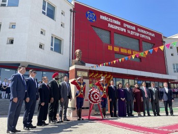 dai su quan viet nam tai mong co ky niem 132 nam ngay sinh chu tich ho chi minh