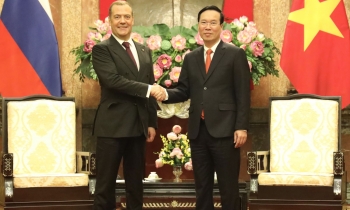 chu tich nuoc tiep chu tich dang nuoc nga thong nhat dmitry medvedev