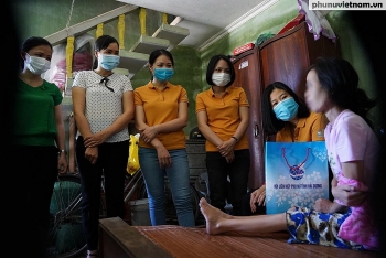 tang qua tham hoi nhieu phu nu di cu hoi huong co hoan canh dac biet kho khan tai hai duong