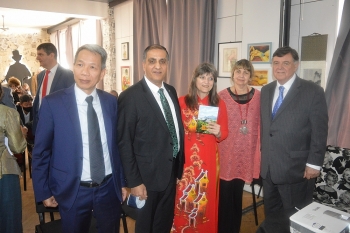 Nhà báo Bulgaria ra mắt sách "Phép màu Việt Nam"
