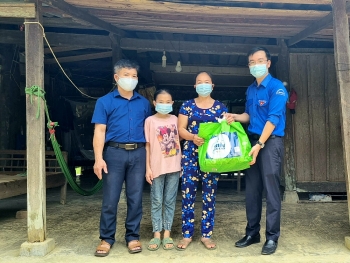 240000 suat thuc pham se duoc trao cho nguoi co hoan canh kho khan bi anh huong boi covid 19
