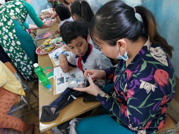 54 truong mam non va tieu hoc duoc huong loi tu to chuc cuu tro tre em