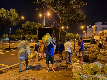 vkbia va saigon share tiep tuc trao tang 113 tan rau cu qua cho ba con nguoi dan tphcm