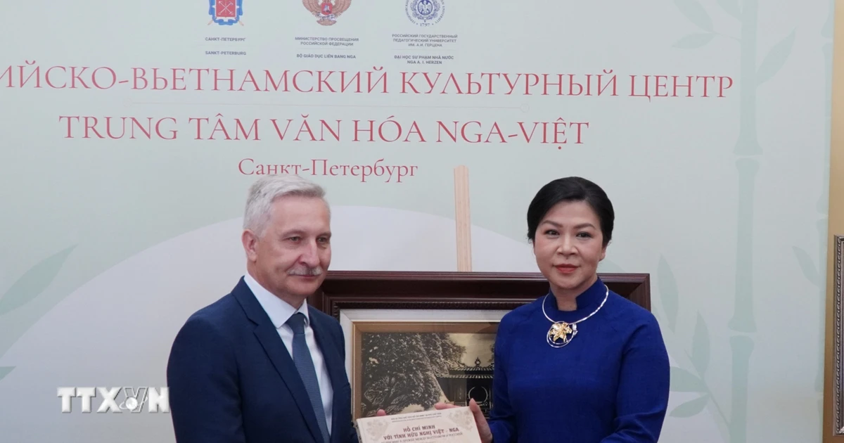 Khai trương Trung tâm Văn hóa Nga-Việt tại Saint-Petersburg