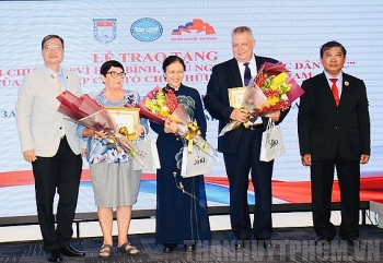 trao ky niem chuong tang tong lanh su lien bang nga tai tphcm