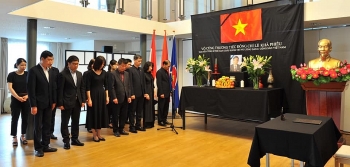 nguoi viet tai cac nuoc to chuc trong the le vieng nguyen tong bi thu le kha phieu