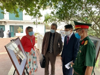 trien lam tranh tu lieu lich su ve dai tuong vo nguyen giap tai algeria
