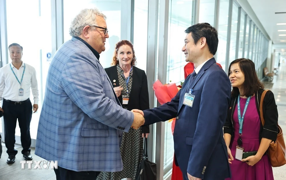 Chủ tịch Quốc hội New Zealand đến Hà Nội, bắt đầu thăm chính thức Việt Nam