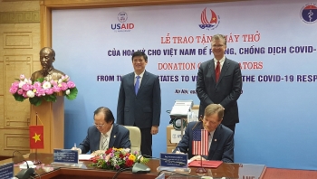 Hoa Kỳ tặng Việt Nam 100 máy thở và cam kết tài trợ 9,5 triệu USD hỗ trợ phòng, chống COVID-19
