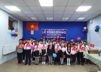 khai giang lop hoc tieng viet tai lang staritskogo ukraine