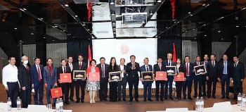 cuoc tiep xuc cu tri dac biet cua chu tich quoc hoi vuong dinh hue va nguoi viet o 6 nuoc chau au