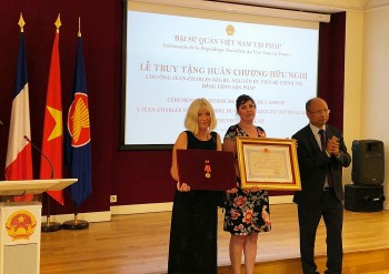 truy tang huan chuong huu nghi cho ong jean charles negre phap