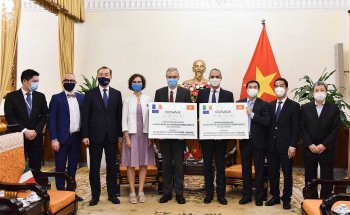 Pháp và Italia tặng 1,5 triệu liều vaccine phòng Covid-19 cho Việt Nam