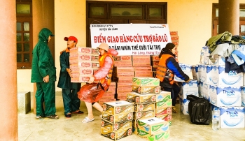 world vision viet nam cuu tro cho nguoi dan huyen hai lang va da krong quang tri