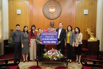 Liên hiệp các Tổ chức hữu nghị Việt Nam ủng hộ đồng bào vùng lũ lụt miền Trung 45 triệu đồng