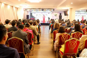 ra mat trung tam van hoa nghe thuat viet nam tai ba lan