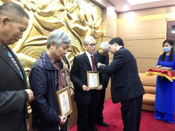 Hội Hữu nghị Việt - Nga trao Kỷ niệm chương cho 5 dịch giả