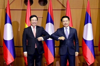 viet nam lao don doc trien khai cac du an hop tac trong diem giua hai nuoc