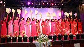 am ap tinh que huong tai dem gala dau an 30 nam nguoi viet tai ha lan