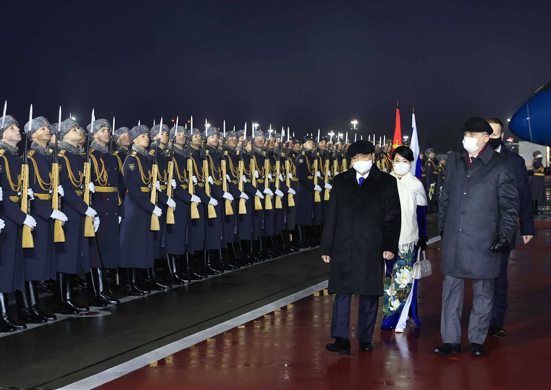 Chủ tịch nước Nguyễn Xuân Phúc tới Moscow, bắt đầu chuyến thăm chính thức Liên bang Nga
