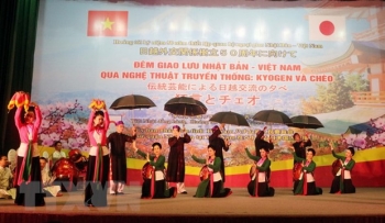 giao luu viet nhat qua nghe thuat truyen thong kyogen nghe thuat cheo