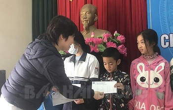 to chuc hscv trao hoc bong cho 42 hoc sinh co hoan canh kho khan tai hai duong
