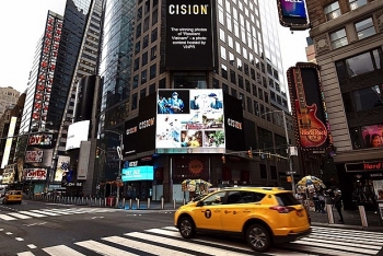 hinh anh chong dich covid 19 tai viet nam xuat hien tren man hinh quang truong thoi dai my