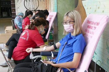 290 nguoi tham gia hien mau tinh nguyen nhan 45 nam thiet lap quan he ngoai viet nam thai lan
