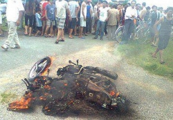 Nghệ An: 2 đối tượng "câu trộm chó" bị dân làng vây đánh, đốt xe