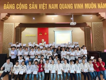 zhi shan foundation vien tro 15 ty dong cho hoc sinh co hoa n ca nh kho khan ti nh thu a thien hue