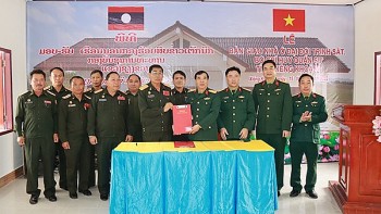 trao tang nha o cho can bo nhan vien dai doi trinh sat tinh xieng khoang lao