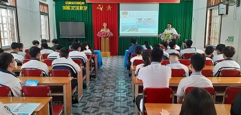 hon 800 hoc sinh nghe an duoc tuyen truyen bien dao de thu hut nguon nhan luc cho hai quan