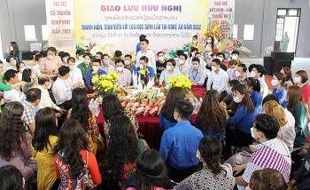 nghe an to chuc giao luu huu nghi voi luu hoc sinh lao nhan dip tet co truyen bunpimay