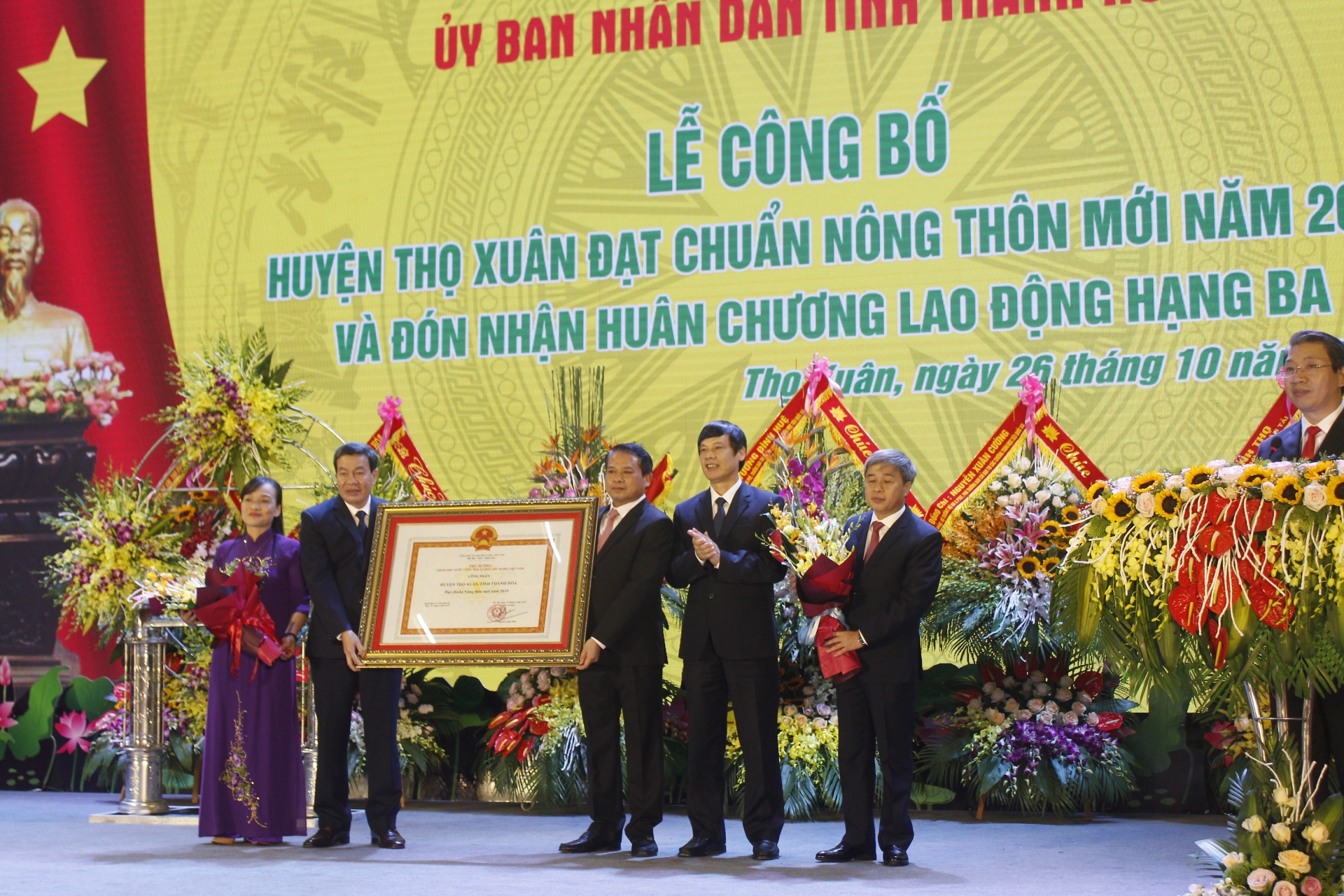 Huyện Thọ Xuân đón bằng công nhận huyện đạt chuẩn nông thôn mới và Huân chương Lao động hạng Ba