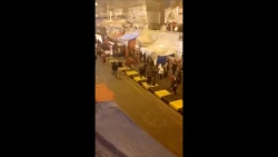 video hang tram nguoi dan iraq nhay mua an mung tuong iran bi am sat