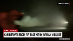 Video: Khoảnh khắc binh sĩ Mỹ núp dưới hầm nhìn tên lửa Iran "trút xuống"