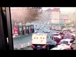 video tai xe nghi say xin phong o to xe gio dam vo tram xe buyt lam 4 nguoi nhap vien