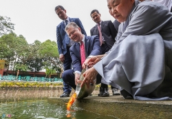 dai su my lan dau tha ca chep tien tao quan ve chau troi o ha noi