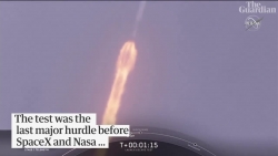 video tau vu tru thoat hiem kho tin khi ten lua falcon 9 no tung tren troi