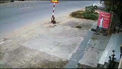 video nam thanh nien co tinh thong chot dam gay chan csgt