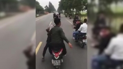 video phan no hang chuc thanh nien phong xe may danh vong chan dau xe cho tan binh nhap ngu