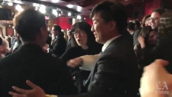 video ky sinh trung duoc xuong ten nhan oscar vo con dao dien bong joon ho bat khoc nhu mua