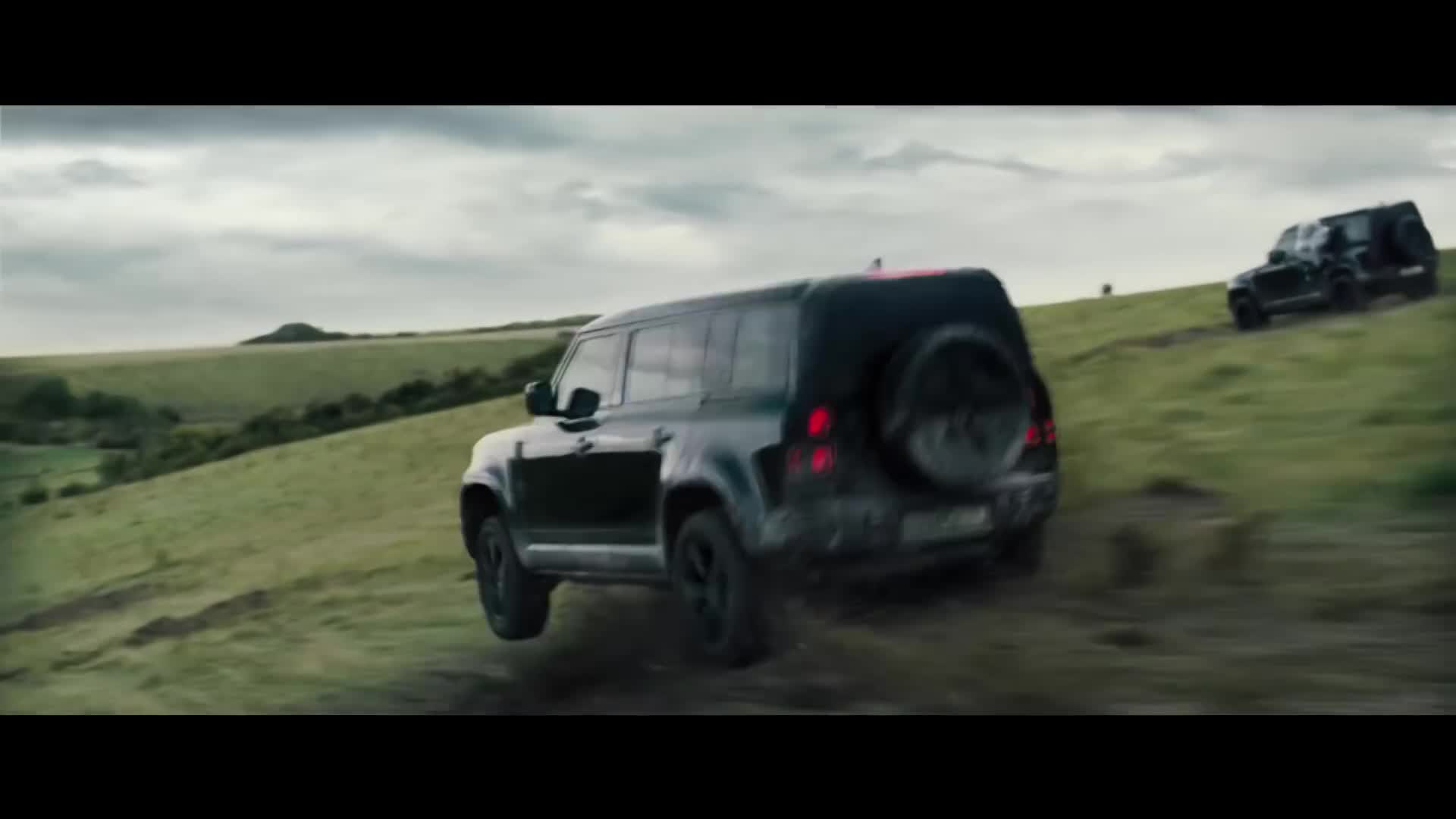 video land rover defender pho dien tuyet ky trong phim moi ve james bond