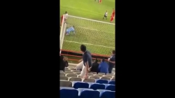 video cau thu nhan ket dang khi nghe cdv chi huong sut penalty