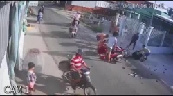 video hai xe may tong nhau nat dau sau cu phong nguoc chieu nhu ten lua cua nam thanh nien